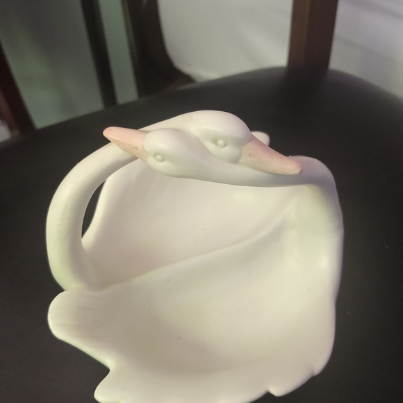 Fine porcelain swan bowl made in Japan - Picture 4 of 6